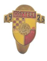 Törökország ~1950. Göztepe zománcozott bronz gomblyukjelvény. Az Izmir városában található klubot 1925-ben alapították, eddig egy alkalommal nyertek bajnokságot (1950-ben), s két alkalommal hódították el a Török Kupát (1969-ben és 1970-ben). A klub 2003-ban még az élvonalban szerepelt, ám ezután szinte folyamatosan zuhant, így 2007-ben már az ötödosztályban indult. 2017-re viszont visszaküzdötték magukat a legjobbak közé. T:1-,2 Turkey ~1950. Göztepe enamelled bronze button badge. The club located in the city of Izmir was founded in 1925. They won the championship once (in 1950) and won the Turkish Cup twice (in 1969 and 1970). The club was still in the Süper Lig in 2003, but after that it fell almost continuously, so in 2007 it already started in the fifth division. By 2017, however, they fought their way back to the Süper Lig. T:1-,2