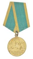 Szovjetunió 1956. Szűzföldek Fejlesztéséért Érem aranyozott fém kitüntetés mellszalagon T:1 Soviet Union 1956. Medal For the Development of Virgin Lands gilt metal medal with ribbon C:UNC