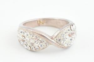 Ezüst(Ag) köves gyűrű, jelzett, méret: 51, bruttó: 4,8 g