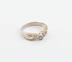 Ezüst(Ag) köves gyűrű, jelzett, méret: 49, bruttó: 1,8 g