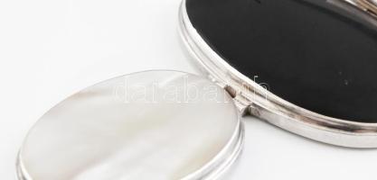 Ezüst (Ag) design medál ónixal és gyöngyházzal ékítve, jelzett, h: 7 cm, bruttó: 19,4g