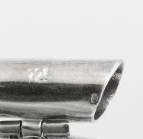 Ezüst (Ag) design medál ónixal és gyöngyházzal ékítve, jelzett, h: 7 cm, bruttó: 19,4g