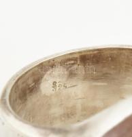 Ezüst (Ag) design gyűrű, féldrágakővel ékítve, jelzett, m:58, bruttó: 20,8g