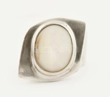 Ezüst (Ag) design gyűrű, féldrágakővel ékítve, jelzett, m:58, bruttó: 20,8g