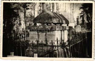 Kolozsvár, Cluj; Misztótfalusi Kis Miklós sírja a Házsongárdi temetőben / Cimitirul Central / tomb in the cemetery. photo (fl)