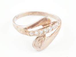 Ezüst(Ag) köves gyűrű, jelzett, méret: 51, bruttó: 1,5 g