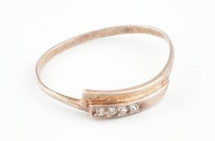 Ezüst(Ag) köves gyűrű, jelzett, méret: 67, bruttó: 1,3 g