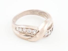 Ezüst(Ag) köves gyűrű, jelzett, méret: 51, bruttó: 2,8 g
