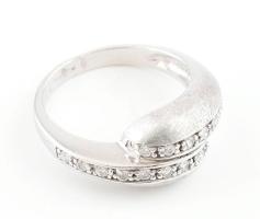Ezüst(Ag) köves gyűrű, jelzett, méret: 52, bruttó: 3,6 g