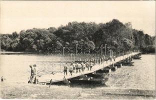 Hidászok hajóhídon / WWI Austro-Hungarian K.u.K. military sapper soldiers on pontoon bridge