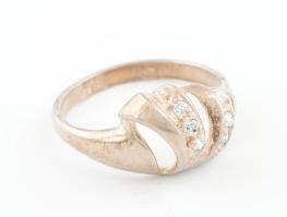 Ezüst(Ag) köves gyűrű, jelzett, méret: 49, bruttó: 1,8 g