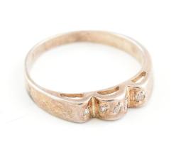 Ezüst(Ag) köves gyűrű, jelzett, méret: 54, bruttó: 1,8 g