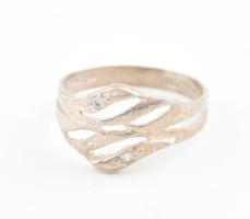 Ezüst(Ag) köves gyűrű, jelzett, méret: 52, bruttó: 1,6 g