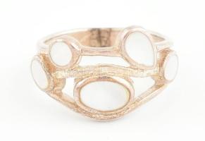 Ezüst(Ag) gyöngyházberakásos gyűrű, jelzett, méret: 58, bruttó: 5,8 g