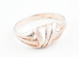 Ezüst(Ag) gyűrű, jelzett, méret: 55, nettó: 1,6 g