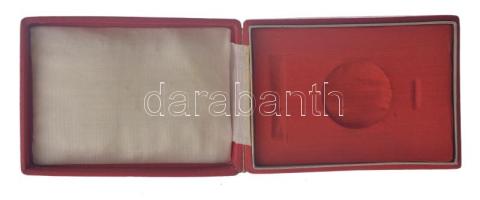 ~1950. Dombornyomott Rákosi-címeres kitüntetéstartó tok T.1-,2