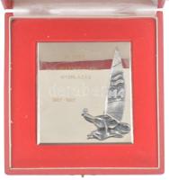 1982. 25 éves a Velencei-tavi vitorlázás 1957-1982 fém emlékplakett rátéttel, dísztokban (105x90mm) T:2