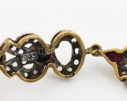 Ezüst (Ag) fülbevaló, ötvös munka, rubinnal, zafírokkal, hegyikristállyal, barokk gyönggyel ékített,...