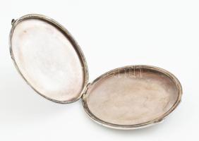 Ezüst (Ag) pudrié, vésett, jelzett, d: 8 cm, nettó: 46g