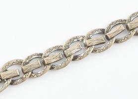 Antik, ezüst (Ag) tokos, nagyméretű zsebóra. Szép üveggel és számlappal, másodpercmutatóval, működik...