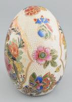 Keleti porcelán tojás, jelzés nélkül, kopásokkal, m: 15 cm