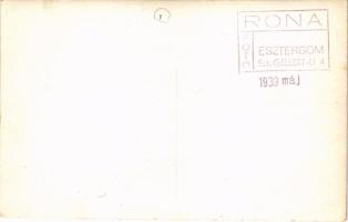 Esztergom, iskolai csoportkép, diákok arcképpel és zenekarral. Rona Foto, photo