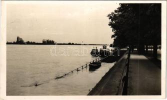 1942 Zenta, Senta; Tisza part, alsó rakpart víz alatt / Tisa river overflowed