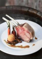 A mangalica. A világhírű magyar fajta története a legjobb magyar séfek receptjeivel. Szerk.: Osvárt ...