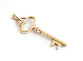 Arany (Au) 14K kulcs függő, jelzett, 2,8×1 cm, nettó: 1 g