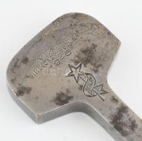 1946 MKP III. kongresszusa vésett asztali dísz, m: 10,5 cm