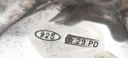 Ezüst (Ag) alma formájú dobozka, jelzett, monogrammal, d: 4,4 cm, nettó: 33,4 g