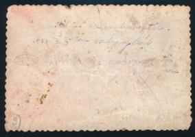 1943 Munkaszolgálatosok csoportképe, fotó, a hátoldalon feliratozva, kissé viseltes állapotban, 9x6,...