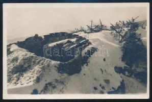 cca 1917 Földbe ásott fedezék drótakadályokkal, eredeti fotó, jó állapotban, 9×13,5 cm