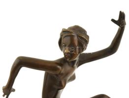 Ribolt jelzéssel: Art Deco táncosnő. Bronz, márvány talpon, m: 30 cm