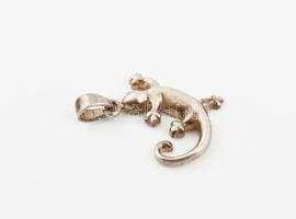 Ezüst (Ag) szalamandra medál, jelzett, h: 3,5 cm, nettó: 5,4g