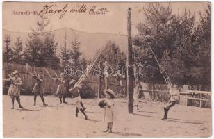 1913 Bázna, Báznafürdő, Felsőbajom, Bad Baassen, Baiumul de Sus; Légfürdő, játszótér gyerekekkel / spa, playground (Rb)