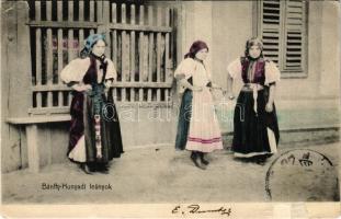 Bánffyhunyad, Huedin; leányok / Transylvanian folklore, girls (EK)