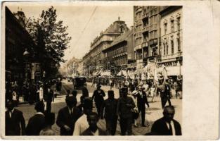 Budapest VIII. Rákóczi út, felvonulás cserkészekkel, Gutmann J. és T. üzlete, villamosok, automobil. photo (fa)