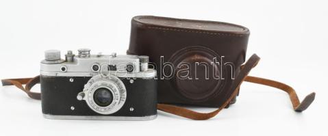 cca 1950 Zorkij-3 szovjet fényképezőgép, Industar-22 1:3,5 f=50 mm objektívvel, eredeti, bőr tokjában / Vintage USSR rangefinder camera, in original, slightly worn leather case