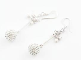 Ezüst(Ag) fülbevalópár chamballa gyöngy díszítéssel, jelzett, h: 3,5 cm, bruttó: 3,6 g