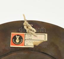 NL jelzéssel: Iparművész vörösréz tál figurális relieffel, hátoldalán az Iparművészeti Vállalat zsűr...