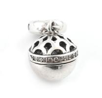 Ezüst(Ag) nyitható gömb charm, jelzett, bruttó: 4,4 g