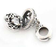 Ezüst(Ag) nyitható gömb charm, jelzett, bruttó: 4,4 g