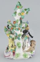 Rokokó jelenetet ábrázoló porcelán szobor. Kézzel festett, jelzett, sérült (fa két ága letört), m: 2...