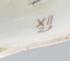 Rokokó jelenetet ábrázoló porcelán szobor. Kézzel festett, jelzett, sérült (fa két ága letört), m: 2...