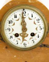 Antik márvány kanadalló óra , 2 gyertyatartóval, hozzá kulcs és inga. Nincs kipróbálva. 18-25 cm