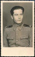 cca 1940 II. világháborús magyar repülő katona, Horthy pilóta egyenruhában, szárazbélyegzővel jelzett (Kováts, Pápa) vintage fotólap, 13x8 cm