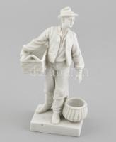Szüretelő legény, biszkvit porcelán figura, jelzett, sérült, m: 15 cm