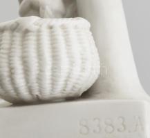 Szüretelő legény, biszkvit porcelán figura, jelzett, sérült, m: 15 cm
