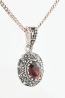 Ezüst(Ag) nyaklánc gránátos medállal, jelzett, h: 58 cm, bruttó: 8,4 g